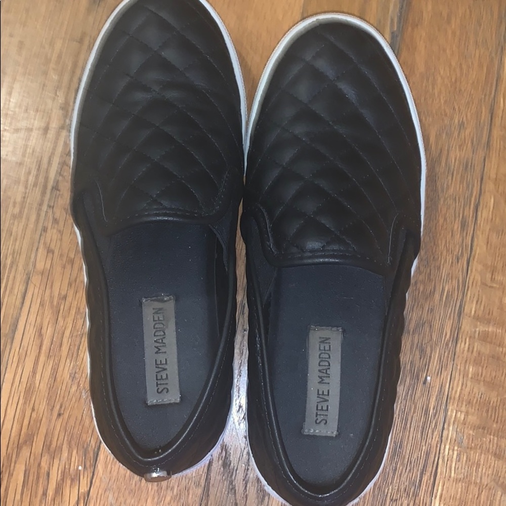Steve Madden shoes read desc